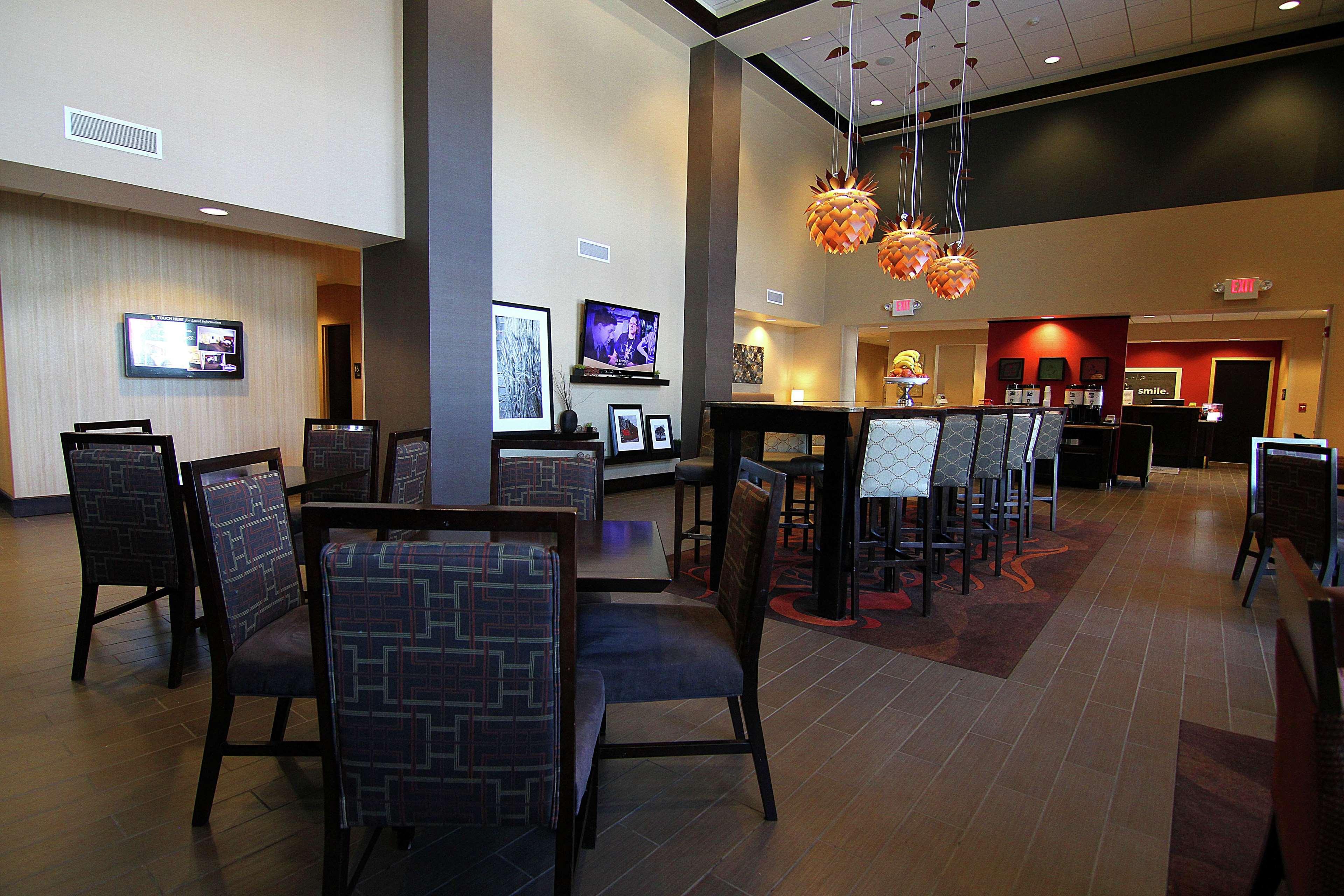 Hampton Inn & Suites Grand Forks Exterior foto