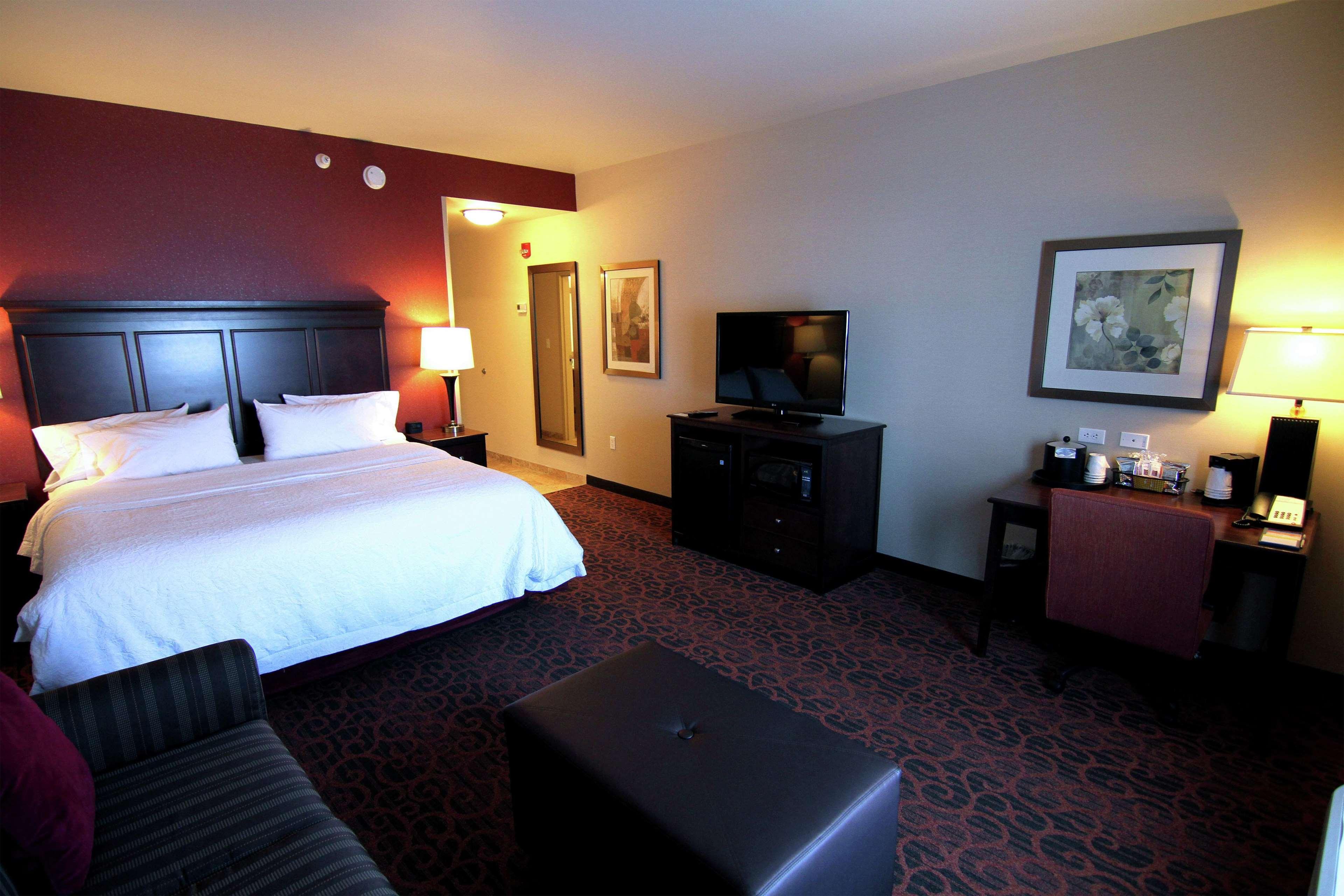 Hampton Inn & Suites Grand Forks Exterior foto