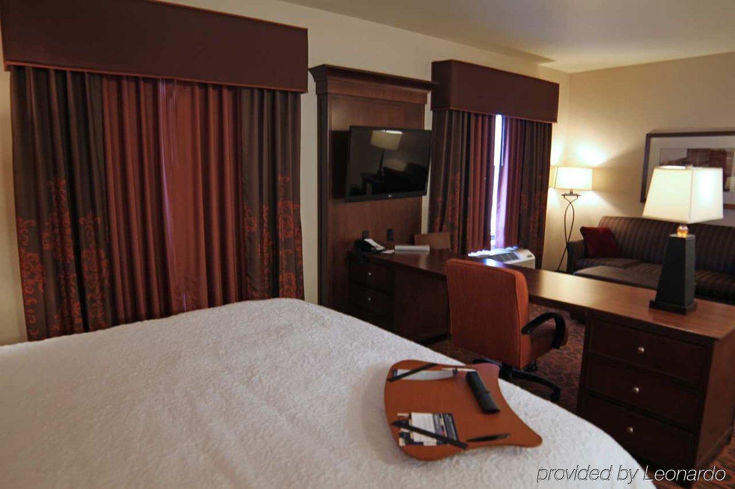 Hampton Inn & Suites Grand Forks Exterior foto